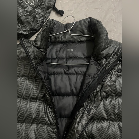 UniQlo Ultra Light DOWN FEATHER(50gram weight total) - Picture 3 of 16